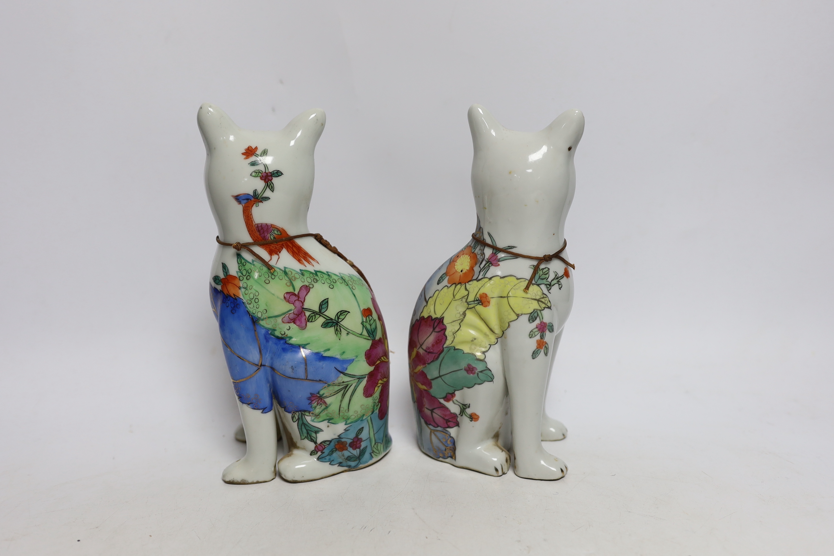 A pair of early 20th century Chinese porcelain ‘tobacco leaf’ figures of cats, 21cm